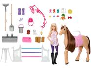 Playset Barbie Detetive A Grande Corrida - de Cavalos Estábulo dos Sonhos Mattel 36 Peças