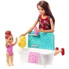 Playset Barbie Skipper Babysitters Inc. para banho com bonecas