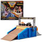 Playset Monster Jam Mini Freestyle Flip Arena com 2 caminhões