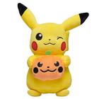 Pokemon Pikachu Halloween Sazonal Plush, 8-Inch Plush Toy, inclui acessório de abóbora de pelúcia- Super Macio, Detalhes Autênticos- Perfeito para as Férias, Jogando e Exibindo- Gotta Catch 'Em All