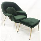 Poltrona Womb Chair com puff tecido Veludo Verde Militar Base cor dourado fosco - Poltronas do Sul