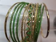 pulseira bracelete de metal verde dourado brilhante, kit 13pç