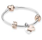 Pulseira com 3 Berloques de Coração Rose