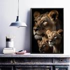 Quadro Decorativo Leoa Com Filhotes 33x24cm - com vidro