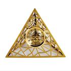 Relógio de Mesa Em Ferro Triangular de Luxo Dourado 25x29cm