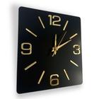 Relógio de parede preto, quadrado, 25cm, Algarismos Cardinais Dourados.