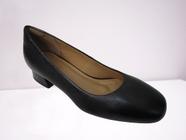 Sapato de couro preto, clássico boca ponto luva, salto 2,5 cms.