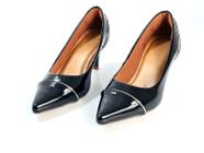 Scarpin feminino salto fino baixo 6 cm confort verniz preto