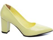 Scarpin Verniz Amarelo - Salto Bloco 8 cm - Elegância Vibrante