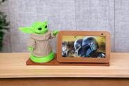Suporte Baby Yoda compativel com Amazon Alexa Echo Show 5 - Decoração