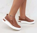 Tênis slip on casual caramelo feminino