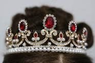 Tiara Para Noivas E Debutante. Strass Vermelho E Transparente Prata, Metal Dourado. Porta Coque, Arranjo, Coroa. Cód: T5