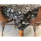 Toalha de Mesa em Jacquard Vintage Preto com Acabamento em Viés - Jacquard Estampado