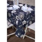 Toalha de Mesa Retangular em Tecido Jacquard Estampado Floral Branco Fundo Azul Marinho