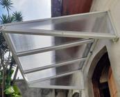 Toldo Fixo para proteção de porta em Policarbonato Alveolar - Estrutura em Alumínio Anodizado