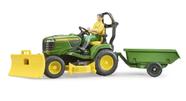 Trator de gramado Toy Bruder bworld John Deere com reboque e jardineiro