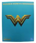 Um: 12 DC Cinematic Wonder Woman Mezco Toyz Figura