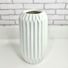 Vaso de cerâmica branco fosco canelado 25ax13l/cm