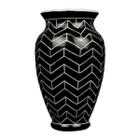 Vaso de cerâmica dolomita e acabamento Glaze com fundo preto e pintura estilo "Chevron" em cor branca 22 x 18,5 x 37 cm