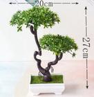 Vasos de plantas artificiais em pinheiro bonsai