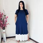 Vestido Longo Plus Size Malha Manga Curta Viscolycra Duas Cores com Bolso Azul Marinho com Off White
