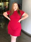 Vestido plus size canelado com capuz