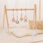 Wooden Play Gym, vamos fazer orgânicos com 4 brinquedos pendurados em rosa