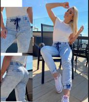 calça jeans com elastico no tornozelo