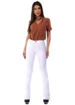calça branca flare feminina