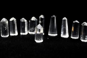 03 Mini Pontinha de Quartzo Cristal Furado para Pingente de Colar - Furo Vazado Lateral (25 a 35mm) - Atacado