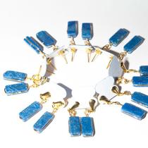 05 Brinco Pedra Quartzo Azul Retângulo Ranhurado Dourado