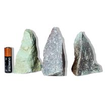 05 Quartzo Verde Pedra Pé Serrado 100 a 200g 6 a 9cm Tipo B