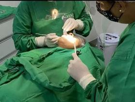 1 Avental Capote Cirúrgico Tecido Brim leve + 1 Campo Cirúrgico Odontológico de Paciente tecido