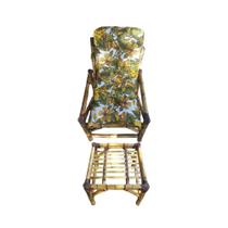 1 Cadeira De Bambu Com Almofada Para Varanda Branca e Flor