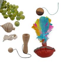 1 Peteca Couro 12cm 1 Bilboque Americano 1 Ioio 10 Bolinha de Gude e 1 Pião de Cela