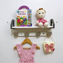 1 Prateleira colorida formatos e cabideiro coração infantil