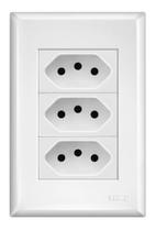 1 Tomada Tripla Padrão 2P+T 10A Com Placa Evidence - Fame 1 Tomada Tripla Padrão 2P+T 10A Com Placa Evidence - Fame