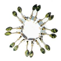 10 Brinco Navete Jadeita Verde Ranhurado Acabamento Dourado 10 Brinco Navete Jadeita Verde Ranhurado Acabamento Dourado