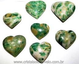 10 Corações de Pedra Jade Verde Natural de 4,7 a 6,5 cm para Atacado 10 Corações de Pedra Jade Verde Natural de 4,7 a 6,5 cm para Atacado