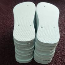 10 pares de solas de borracha branca para montagem de chinelos tradicionais.