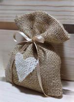 10 Saquinhos de juta com desenho coracao 10 x 15 cm