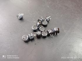 100x Capacitor Eletrolítico 220uf/16v 105 7x6mm Xunda
