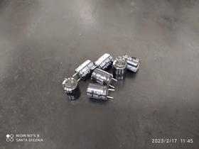 100x Capacitor Eletrolitico 330uf/35v 105 10x13mm Pre