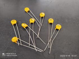 10x Varistor Ve09m00251k = Ve090251 9mm 250v Avx