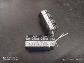 1x Capacitor Eletrolítico 330uf/250v 85 22x40mm