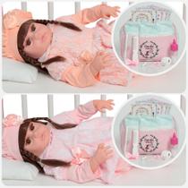 2 Bonecas Bebê Reborn Gêmeas Com Bolsa Vários Acessórios 2 Bonecas Bebê Reborn Gêmeas Com Bolsa Vários Acessórios