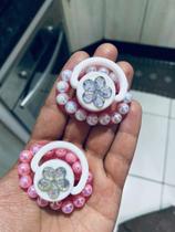 2 Chupetas Magnéticas Reborn Com Pérolas + Imãs. 2 Unidades