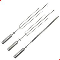 2 Espetos Tridentes Inox + 1 Espeto Picanha para Kits Brasa Grill 2 Espetos Tridentes Inox + 1 Espeto Picanha para Kits Brasa Grill