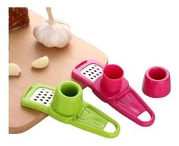 2 Mini Ralador Fatiador Tritura Alho Gengibre Plástico E Inox rosa e verde 2 Mini Ralador Fatiador Tritura Alho Gengibre Plástico E Inox rosa e verde