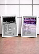 2 Quadros Bee Gees One+The U C/ Vidro, Moldura Branca Tam:A4 2 Quadros Bee Gees One+The U C/ Vidro, Moldura Branca Tam:A4